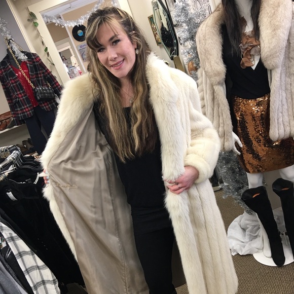 Full Length Mink with Fox Trim - Picture 6 of 9
